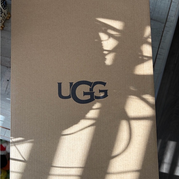 UGG Brown and Pink Tazz Love 25 Slip-Ons
Limited edition - Picture 2 of 14